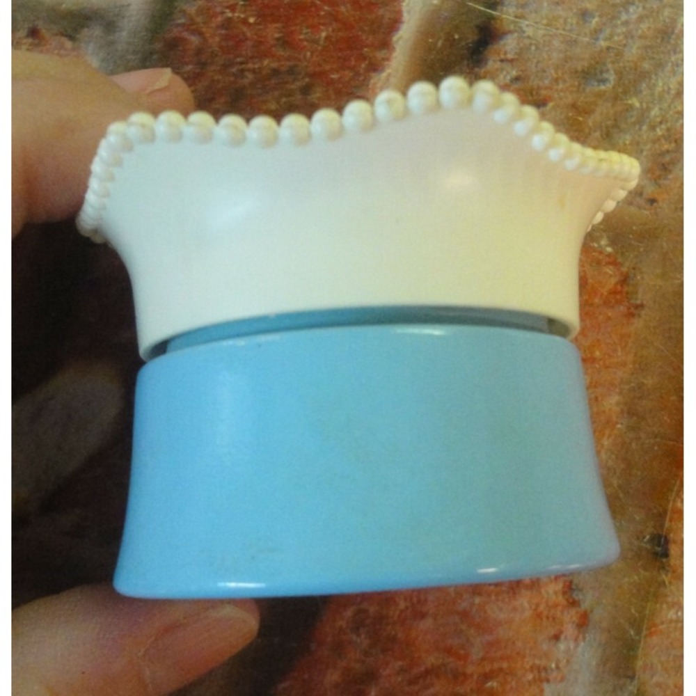 vintage Avon‎ blue milk glass cream container with plastic etched lid EMPTY